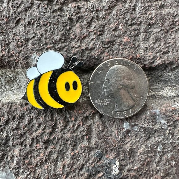 ☀️Emanel Pin Bee Broch Pin Cute Fat Bee Queen Buzzin Bees Shape Insect Kind New - Picture 7 of 7